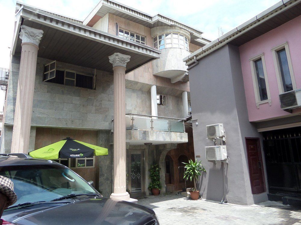 Maidaville Hotel And Suites Lagos Exterior photo