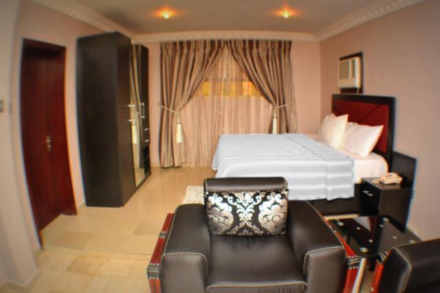 Maidaville Hotel And Suites Lagos Room photo